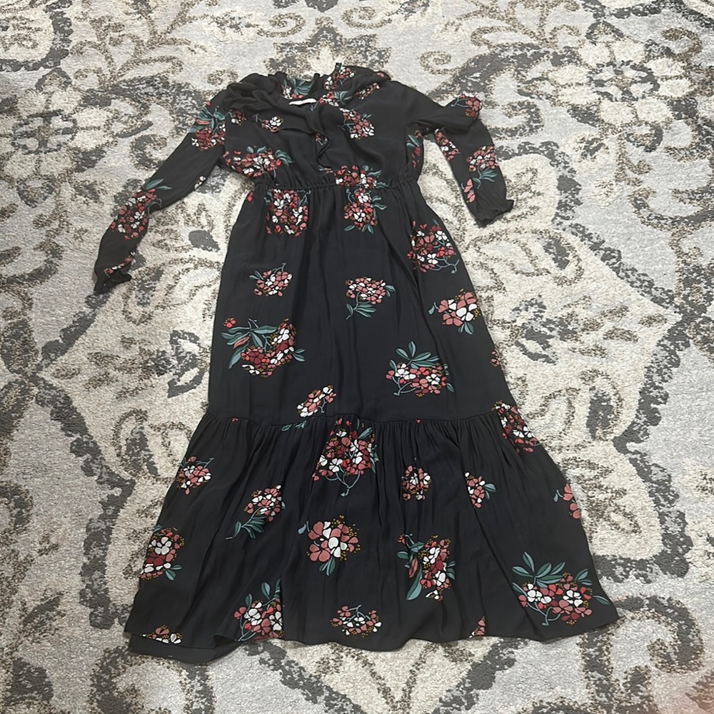 LOFT Ruffled Tiered Dress with Bishop Sleeves. Hydrangea peasant. Size m. Grey - Picture 2 of 9